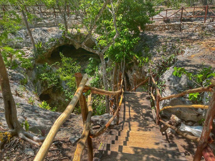 3 oches cenote entrance 