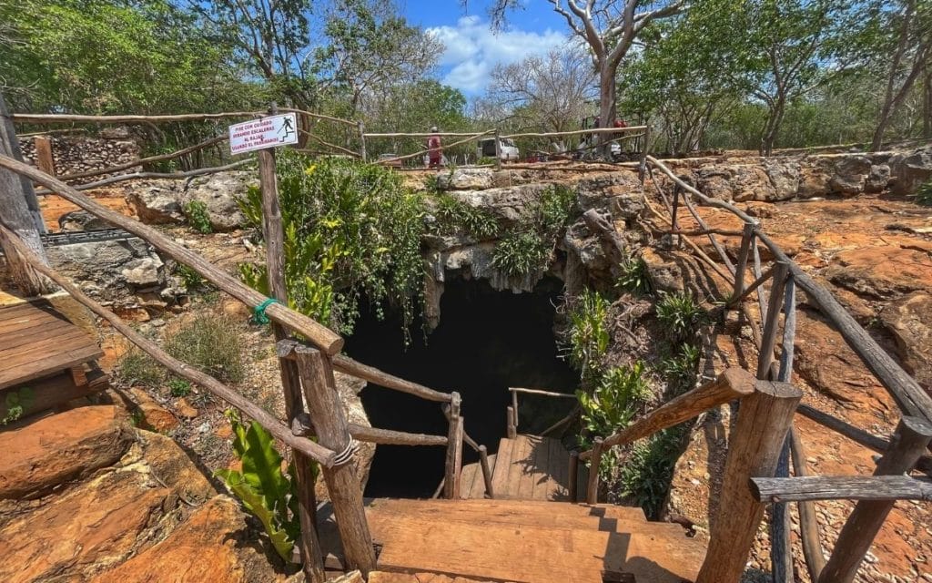 Cenote Kankirixche entrance stairs