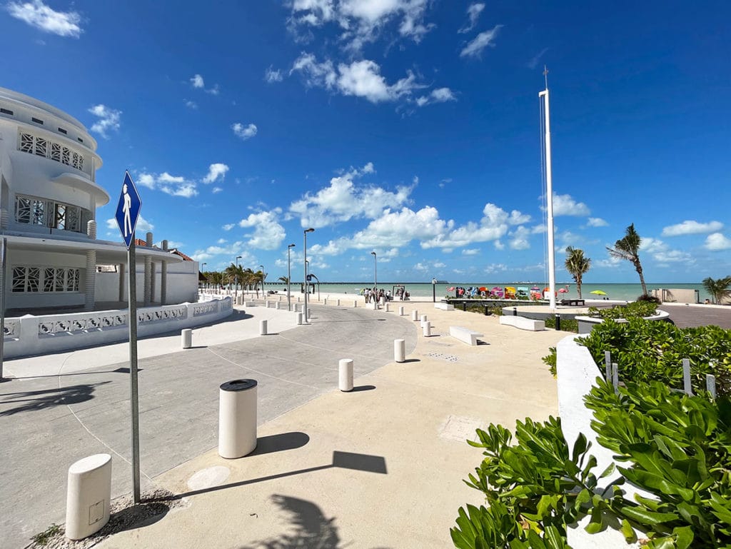 progreso road by the beach