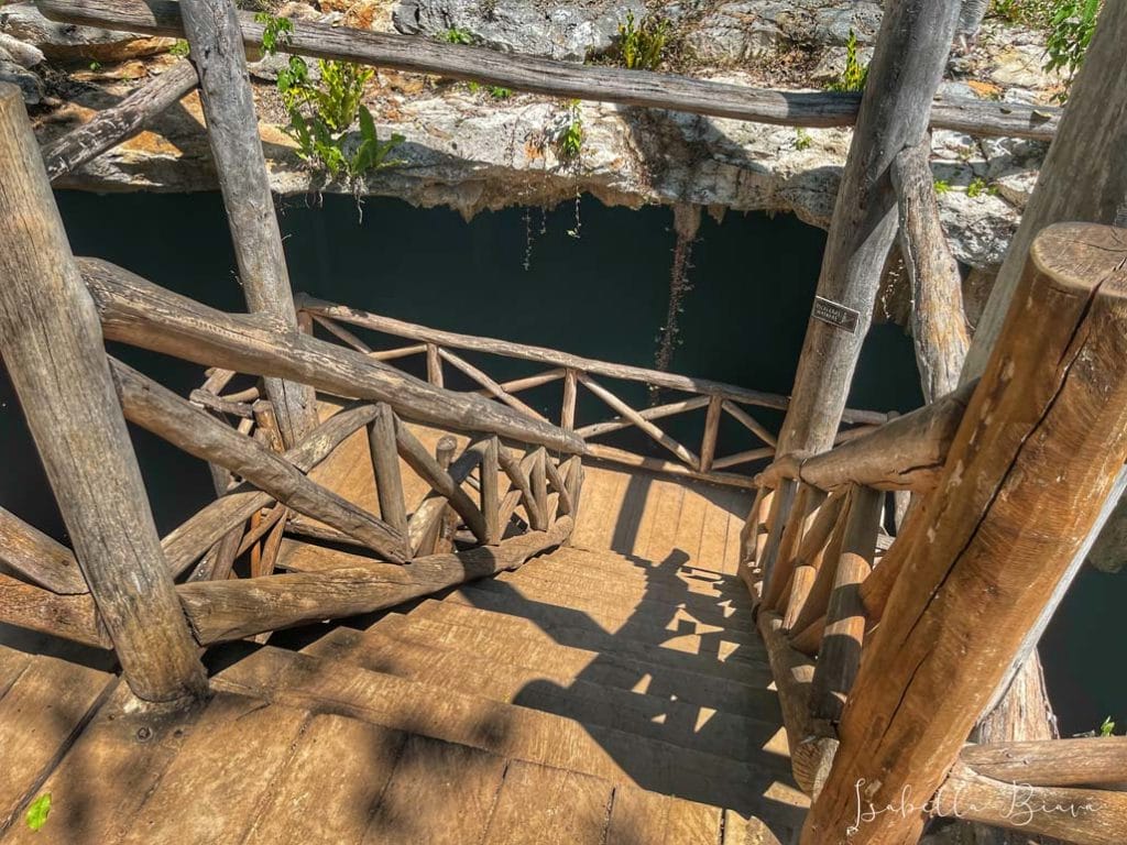 Santa barbara cenote entrance