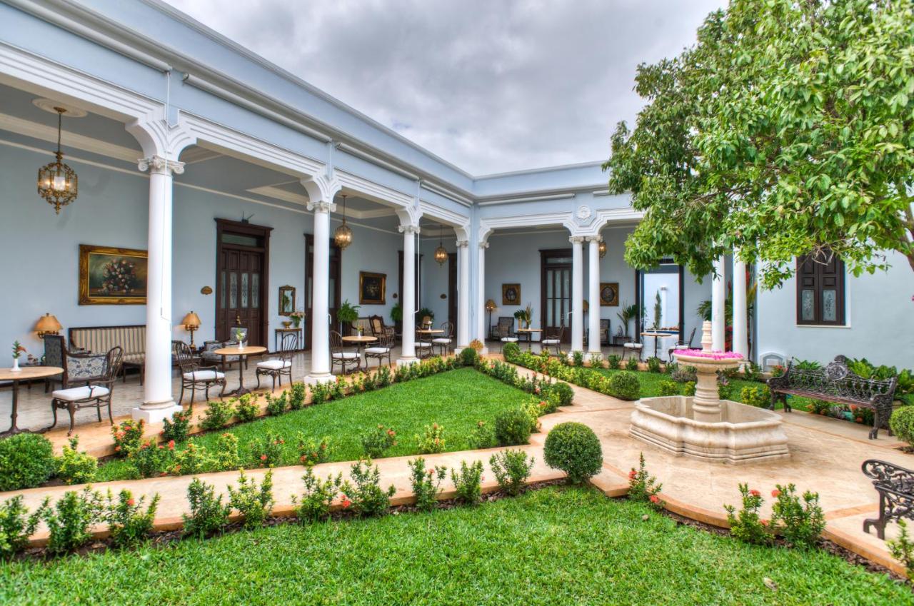 Casa Azul Courtyard
