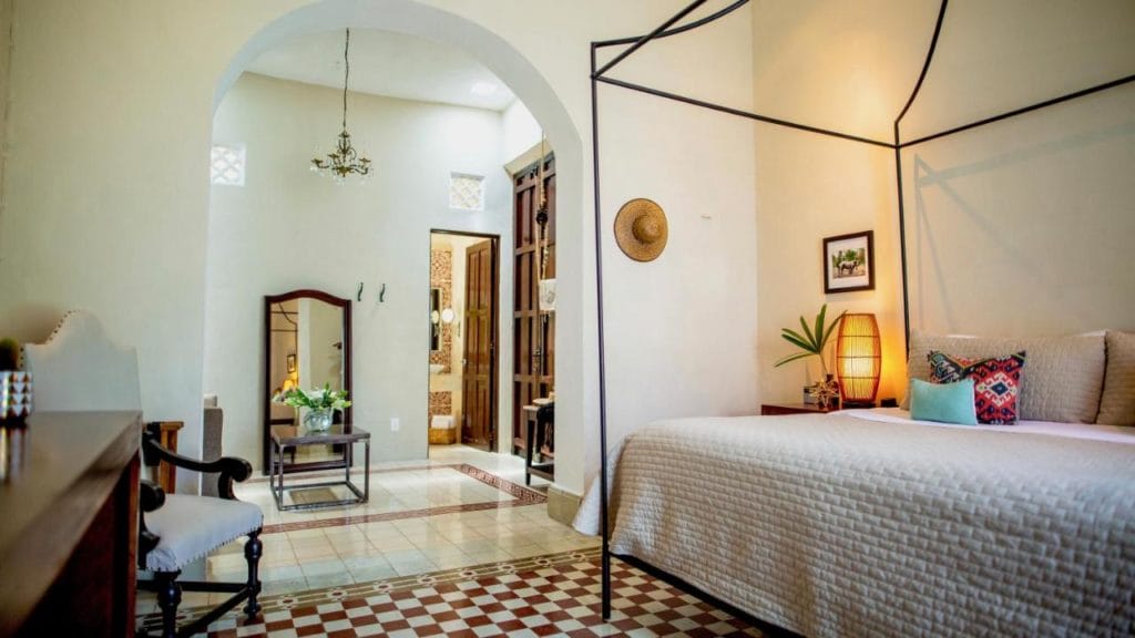 Diplomat hotel suite