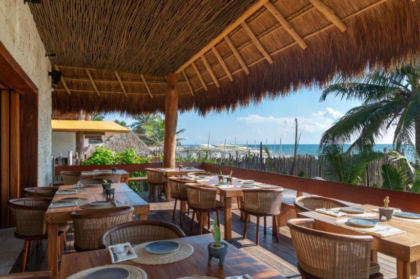 Max'anab hotel restaurant - beach front