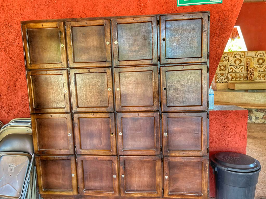 Santa Barbara cenotes (homun) lockers