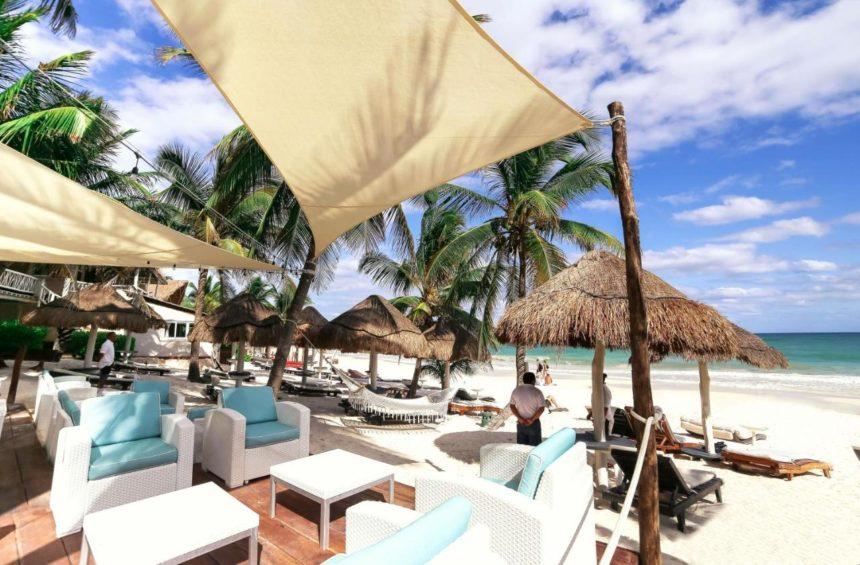 villa las estrellas hotel beach chairs